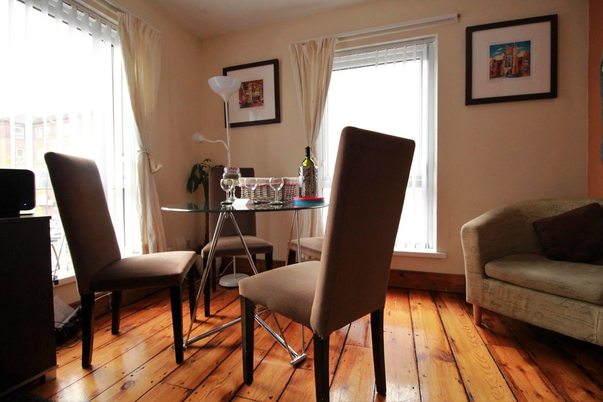 Perfect Central City Location - Parking - 3 Beds - 2 Bedrooms Belfast Esterno foto