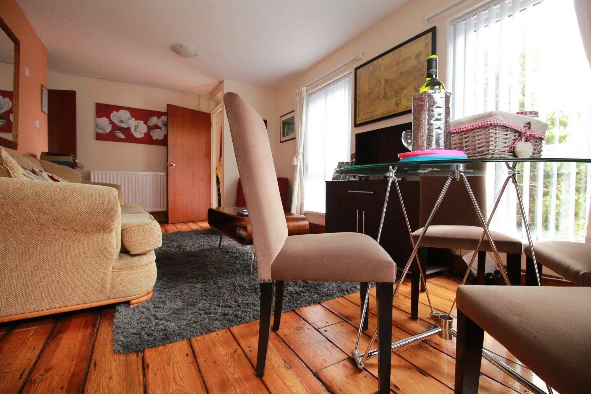 Perfect Central City Location - Parking - 3 Beds - 2 Bedrooms Belfast Esterno foto