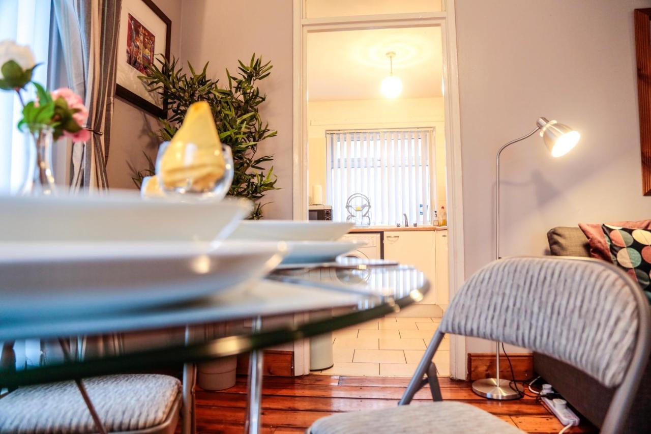 Perfect Central City Location - Parking - 3 Beds - 2 Bedrooms Belfast Esterno foto
