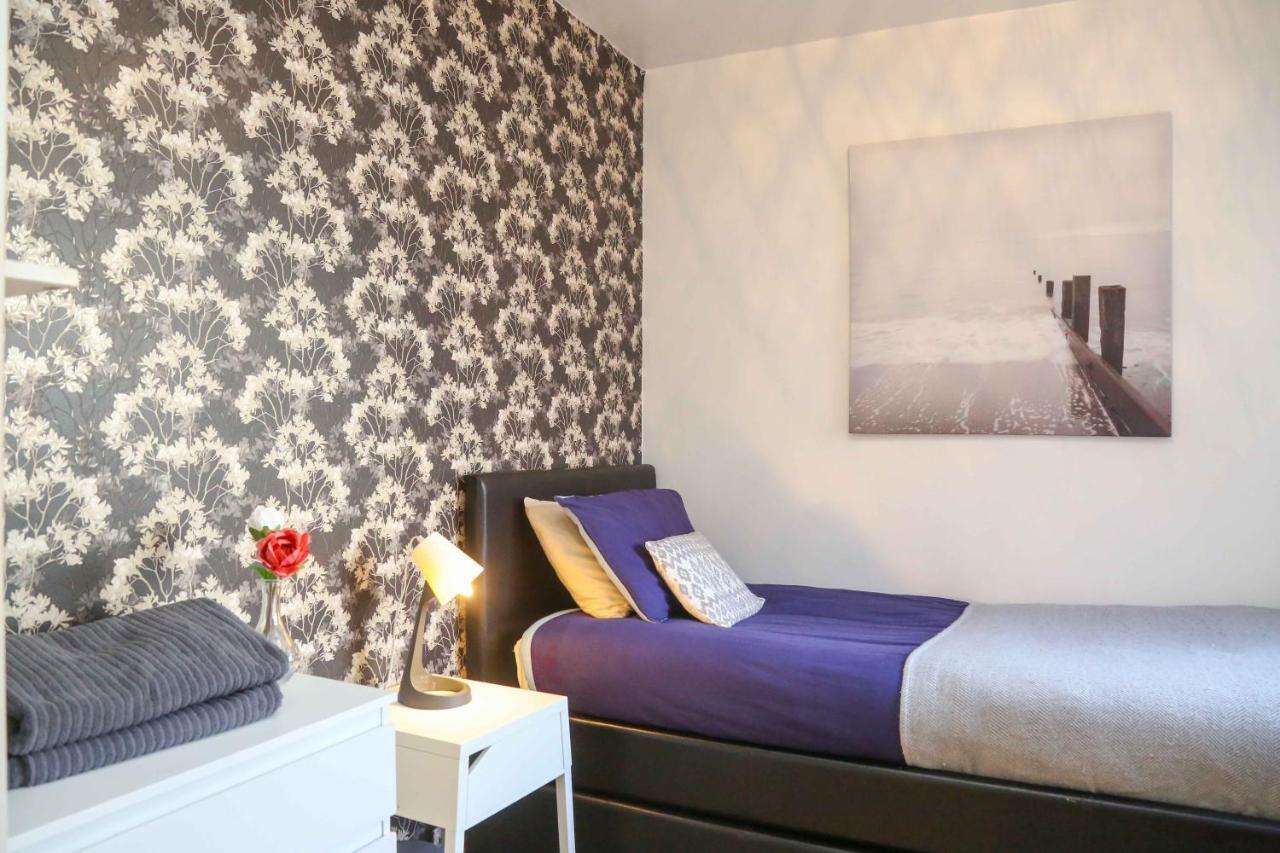 Perfect Central City Location - Parking - 3 Beds - 2 Bedrooms Belfast Esterno foto