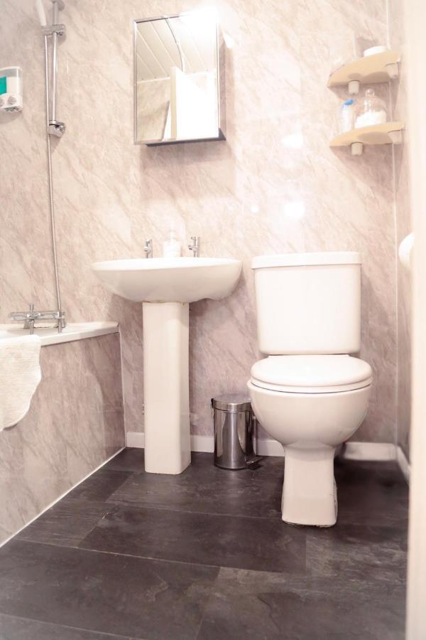 Perfect Central City Location - Parking - 3 Beds - 2 Bedrooms Belfast Esterno foto